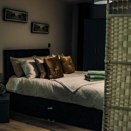 Bv Cosy Basement Apartment At Conditioning House Bradford  Exterior foto