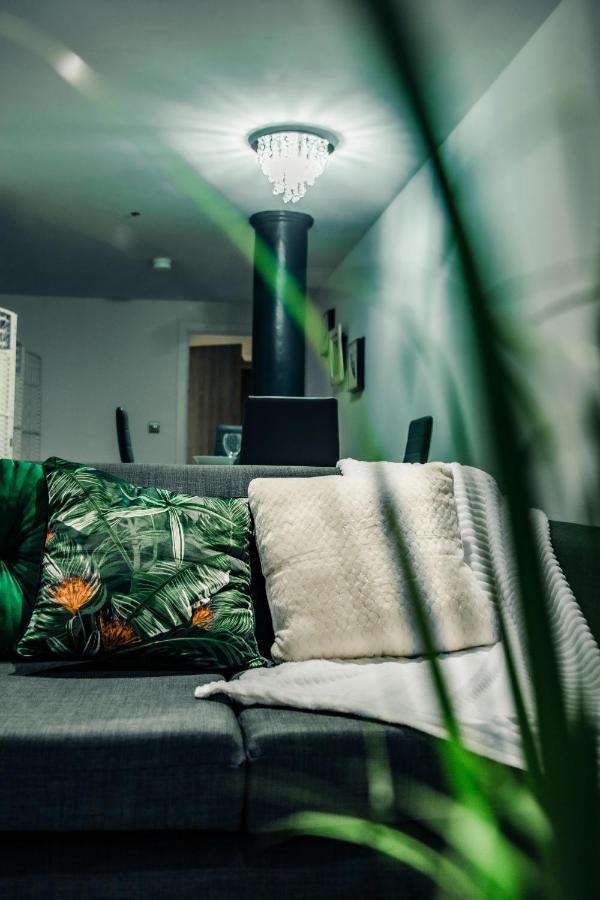 Bv Cosy Basement Apartment At Conditioning House Bradford  Exterior foto