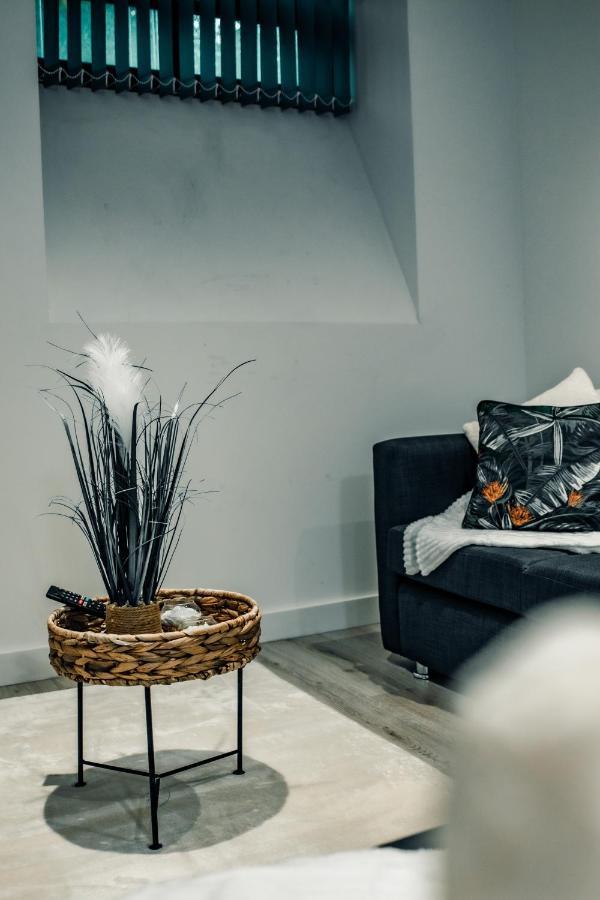 Bv Cosy Basement Apartment At Conditioning House Bradford  Exterior foto
