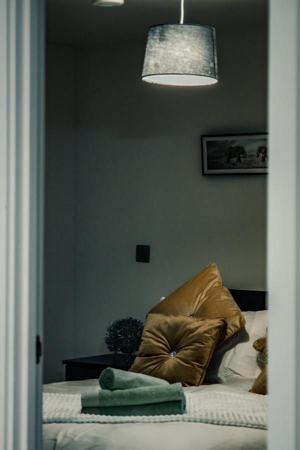 Bv Cosy Basement Apartment At Conditioning House Bradford  Exterior foto